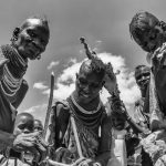 Fiesta Turkana esperando comida