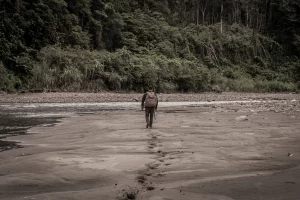 Adentrarse en la selva Mamberamo Papua Indonesia