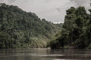 Atravesando el rio Mamberamo Papua Indonesia