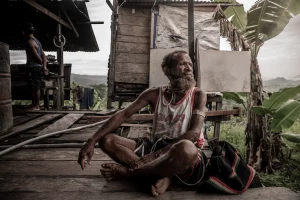 Locales en el Mamberamo Papua Indonesia