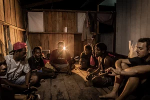 Trazando rumbo en Dabra Papua Indonesia
