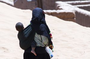 Bereber en las dunas Marruecos