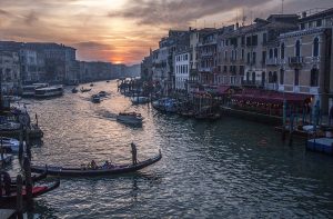 El sol, el canal y el Rialto