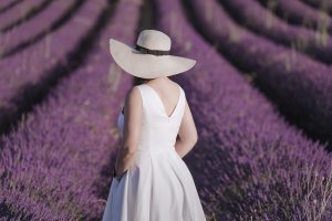 Sesión fotográfica en el campo de lavanda
