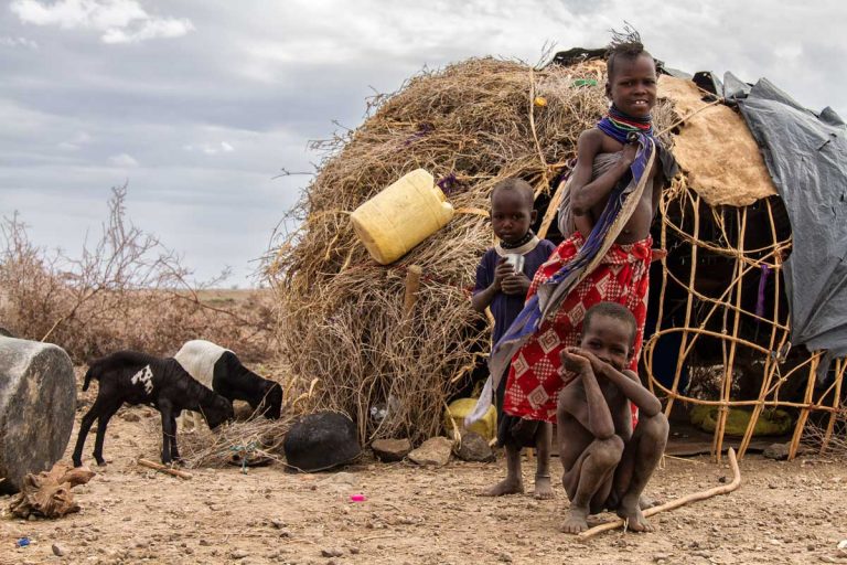 Familia de nómadas en Turkana