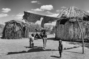 Niños en Lawarengak