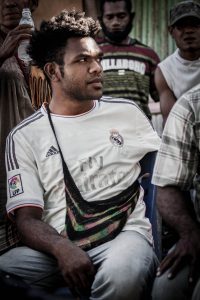 Hombre Papua tradiciones