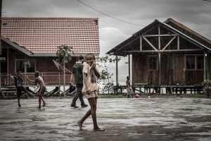 Lago Sentani niños Papua