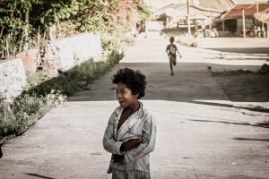 Niño en Papua precio de la novia