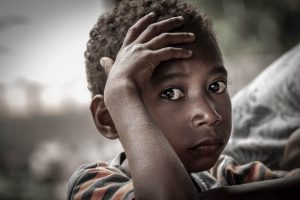Niño en el Kampung Mosso Papua