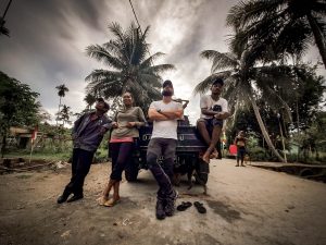 Parte del Equipo de Expedicion en Mosso Papua