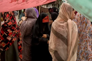 Mujer con boregeh en Iran Minab