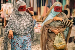 Mujeres con boregheh en Minab Iran