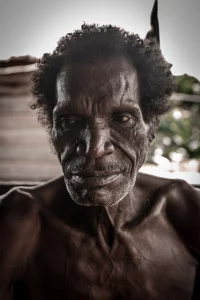 Tribu Baudi hombre Papua